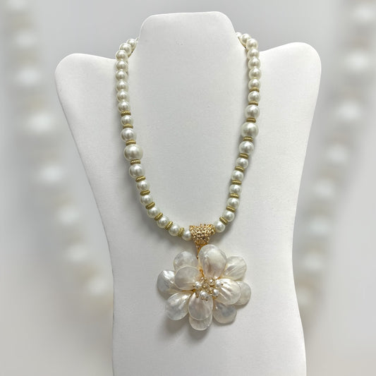 Gardenia Prickle Necklace
