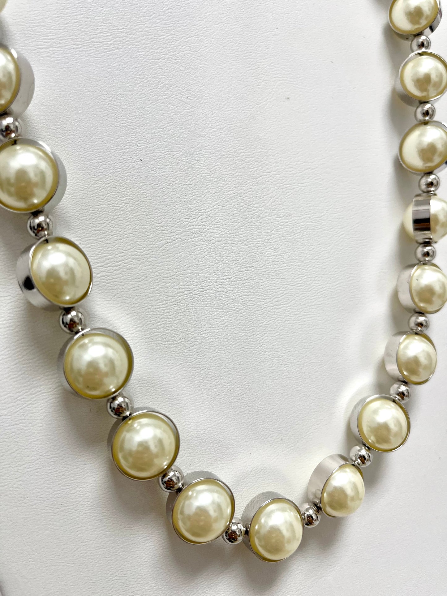 Mother of Pearl Silver Dotted Pearl Necklace