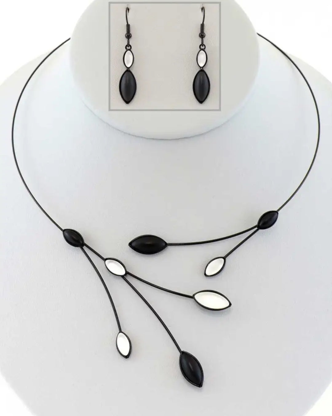 Black and White Bohemian  Glass Necklace Set